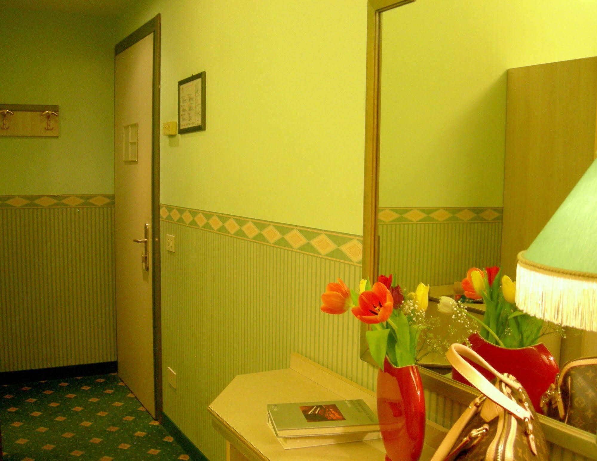 Buenos Aires Hotel ミラノ エクステリア 写真