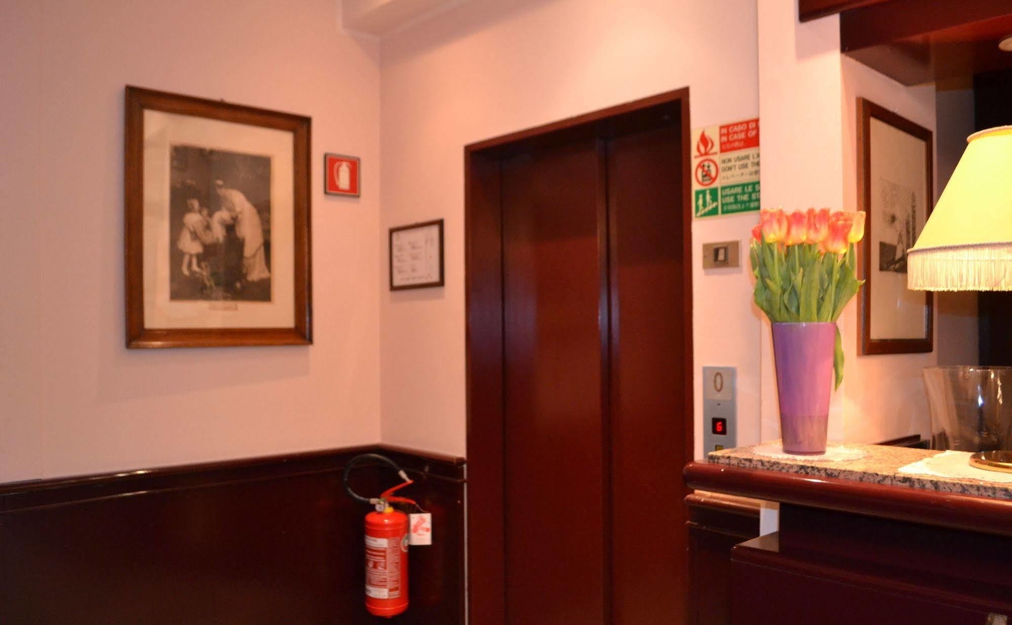 Buenos Aires Hotel ミラノ エクステリア 写真